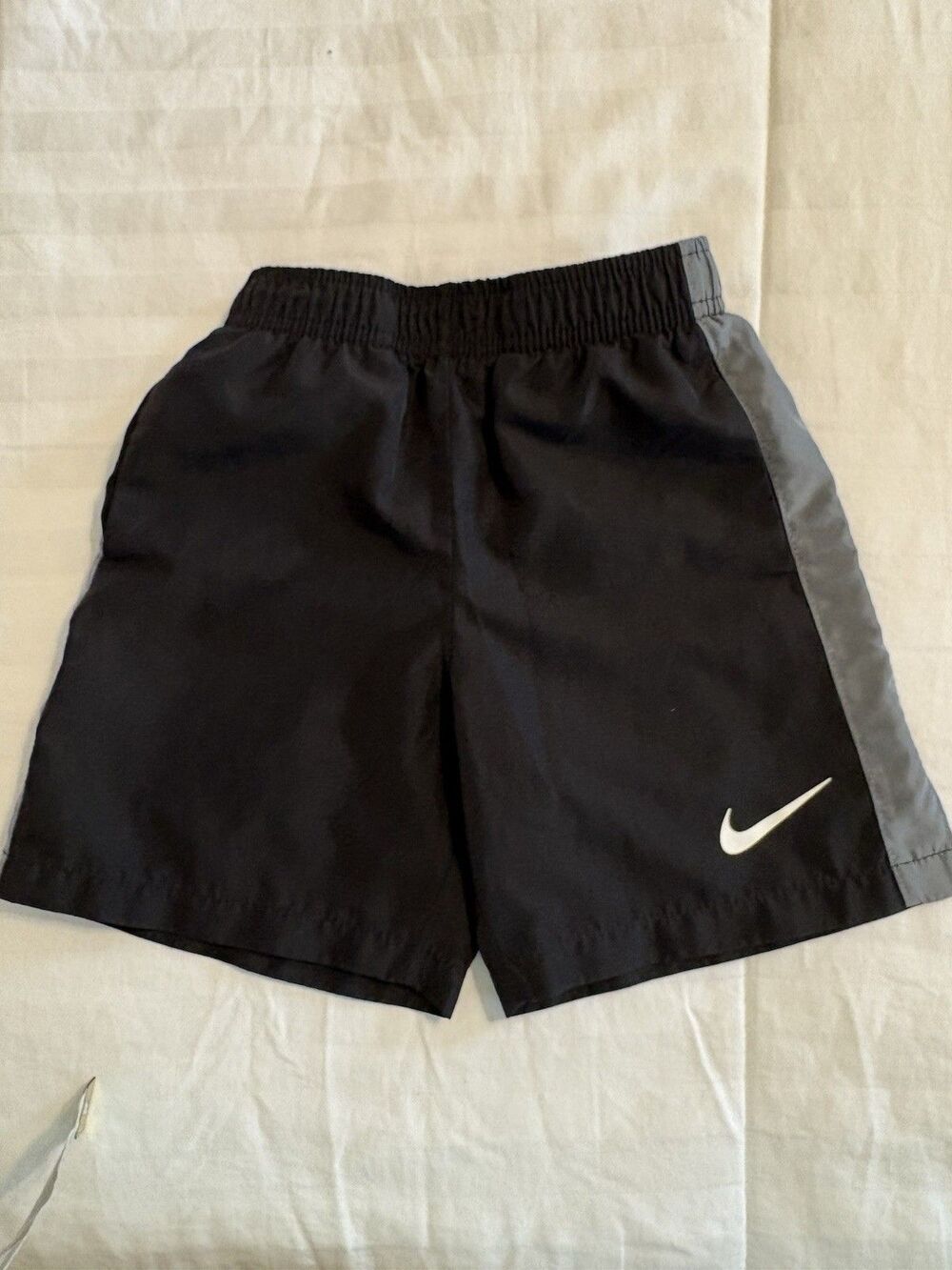 Nike Dri Fit Athletic Boys Sz 3T Black/Gray EUC